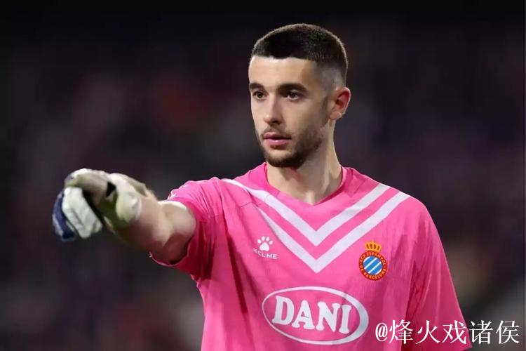 世体:霍安-加西亚因遭受撞击一瘸一拐,但能出 世体:霍安-加西亚因遭受撞击一瘸一拐,但能出