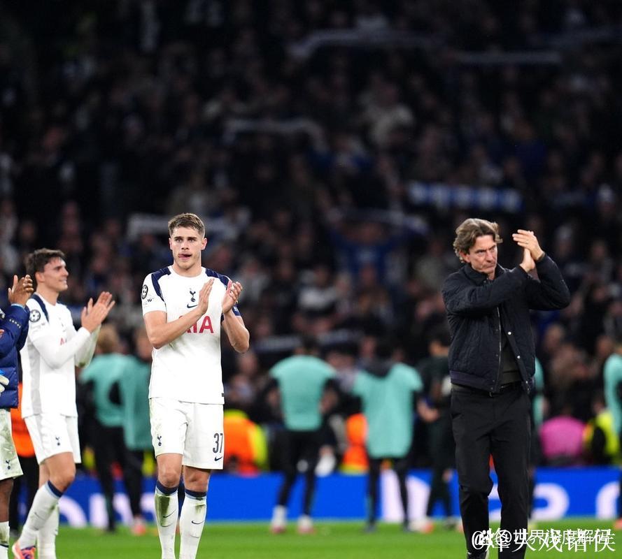 天空:热刺会给弗兰克时间,来解决球队当下的问题 天空:热刺会给弗兰克时间,来解决球队当下的问题